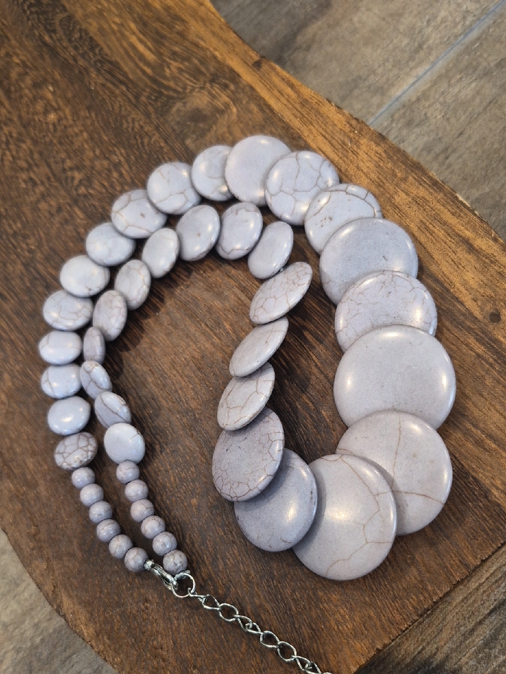 Vtg Grayish Taupe w/ a Hint of Lavender Flat Disc Bead Necklace w/ Extender - Picture 2 of 6